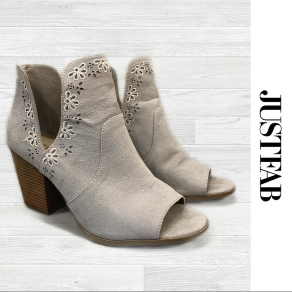 Block Heel Peep Toe Ankle Bootie | Size 9